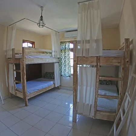 Hotel Surfers House