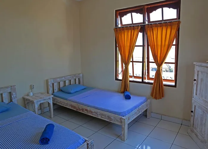 Surfers House بيت ضيافة كوتا