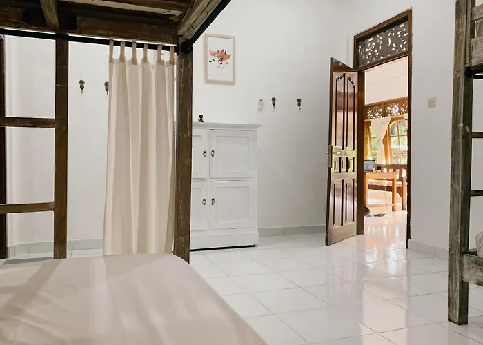Surfers House * كوتا